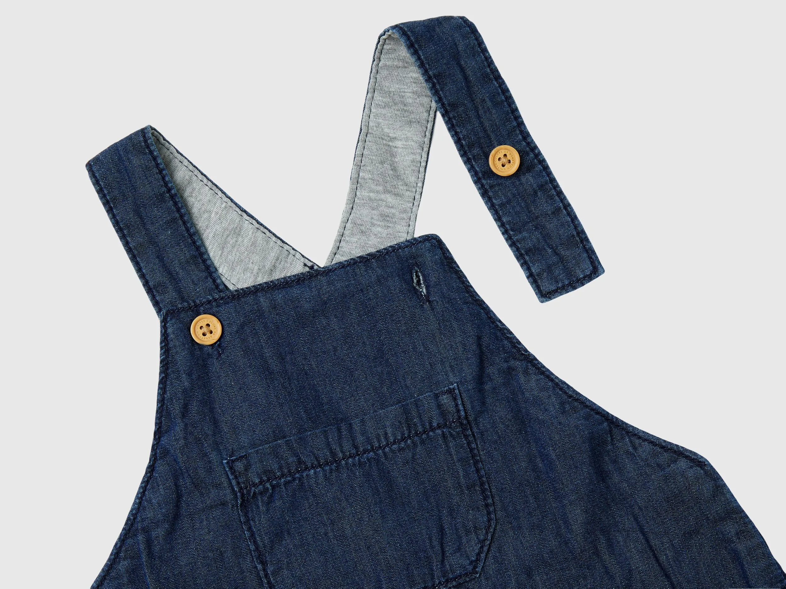 Latzhose in Chambray
